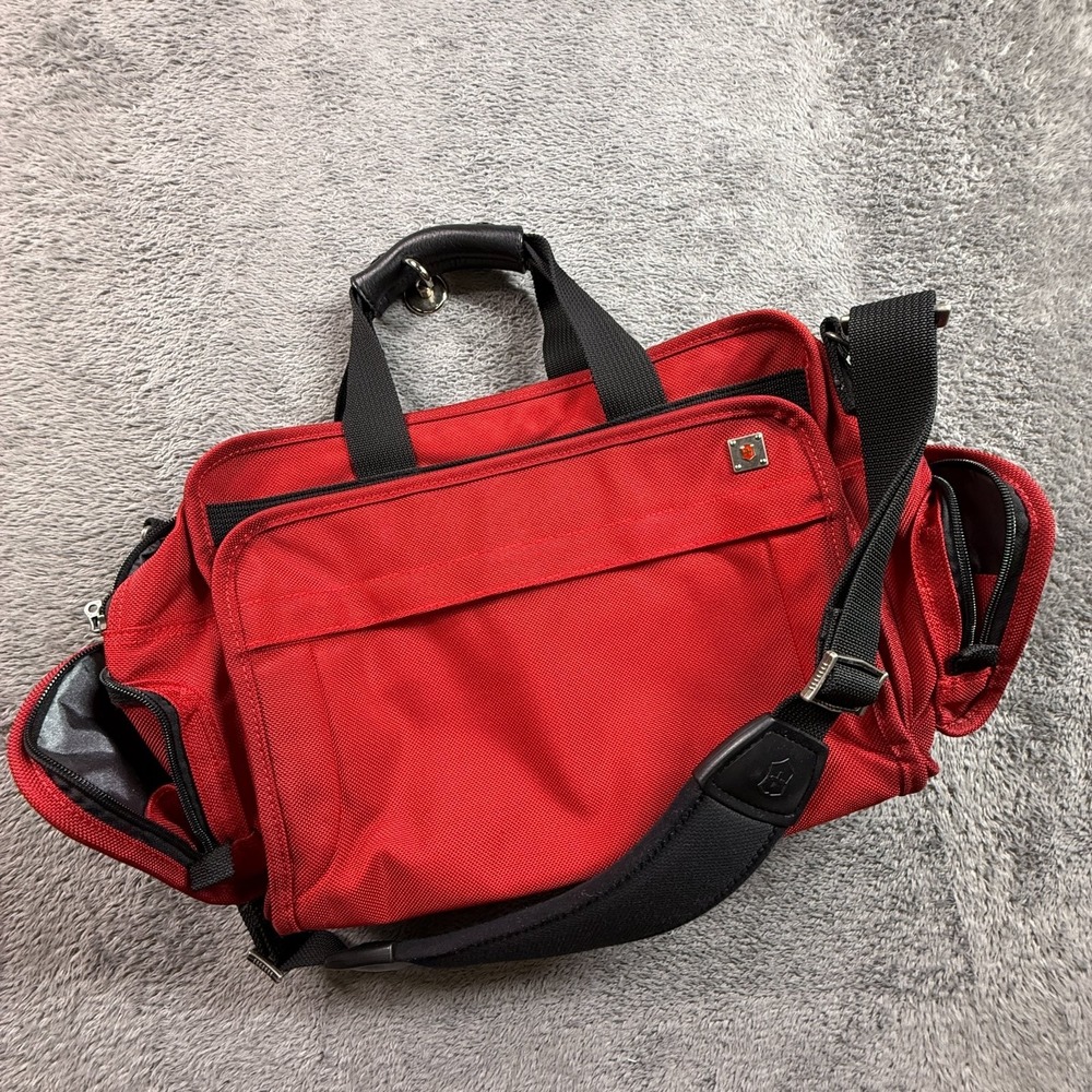 Victorinox Swiss Army Duffel Carry On Bag Red Ballistic Canvas Crossbody Bag